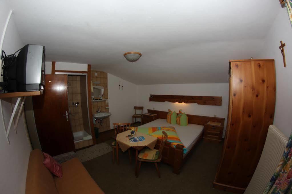 Gasthof Pension Berghof Хипах Екстериор снимка