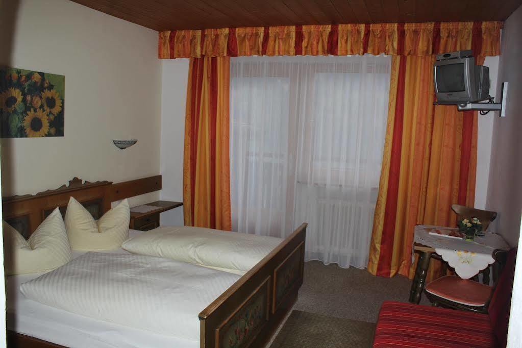 Gasthof Pension Berghof Хипах Екстериор снимка